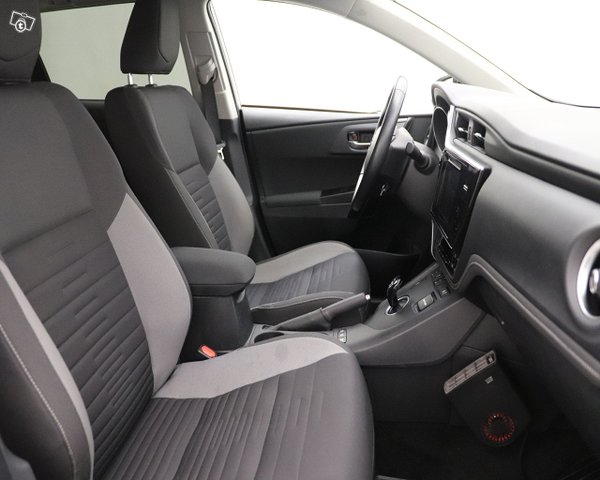 Toyota Auris 17