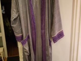 Uusi intialainen yhdenkoon silkkikimono, Vaatteet ja kengät, Vantaa, Tori.fi Uusi intialainen yhdenkoon silkkikimono, Vaatteet ja kengät, Vantaa, Tori.fi