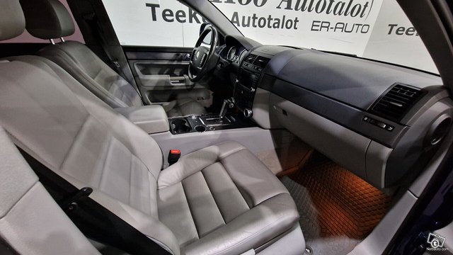 Volkswagen Touareg 8