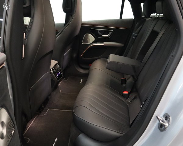 Mercedes-Benz EQS 9