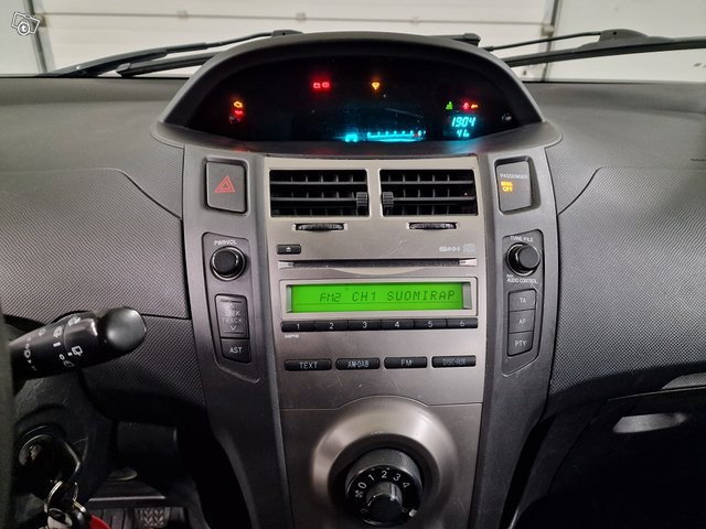 Toyota Yaris 9