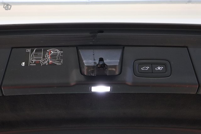 Volvo V90 19
