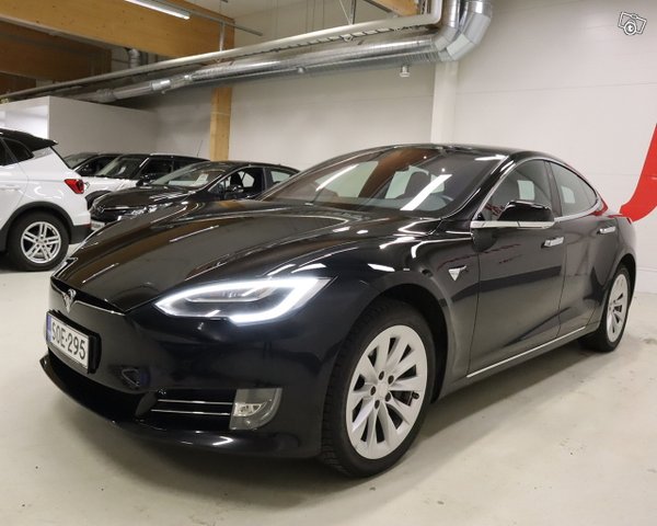 Tesla Model S 7
