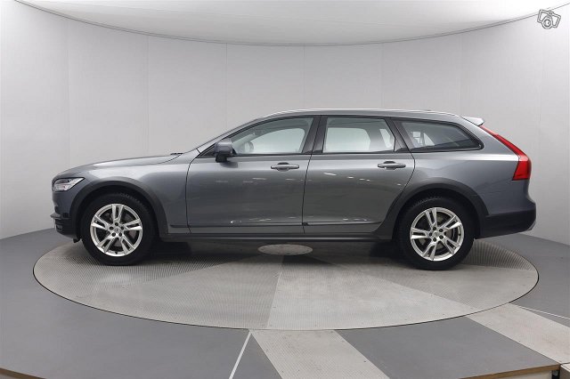 VOLVO V90 Cross Country 4