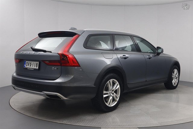 VOLVO V90 Cross Country 7