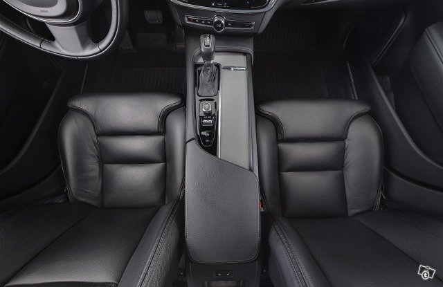 VOLVO V90 Cross Country 9