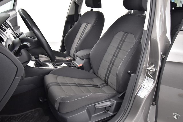 VOLKSWAGEN Golf 16