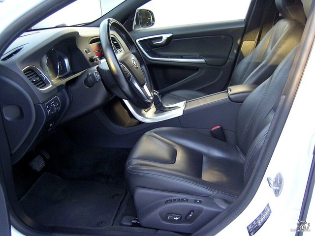 Volvo V60 7