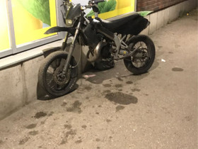 Liilaa/mustaa tuning osia derbiin, Mopoauton varaosat ja tarvikkeet, Mototarvikkeet ja varaosat, Heinola, Tori.fi Liilaa/mustaa tuning osia derbiin, Mopoauton varaosat ja tarvikkeet, Mototarvikkeet ja varaosat, Heinola, Tori.fi