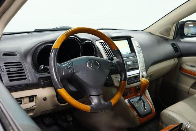 Lexus RX 8