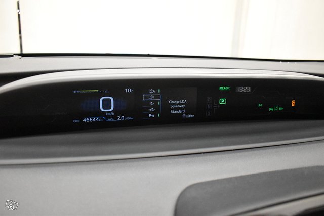 Toyota PRIUS PHEV 17