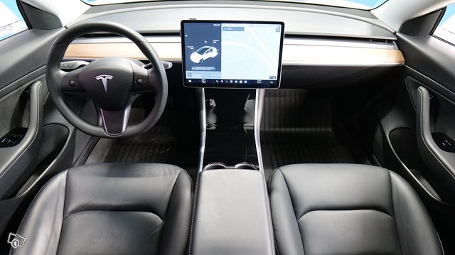 Tesla MODEL 3 5