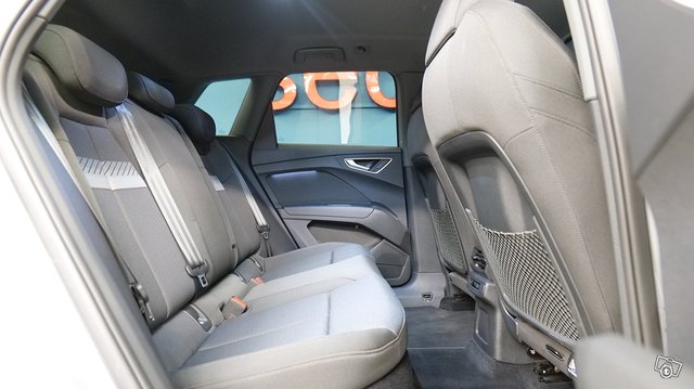 AUDI Q4 E-TRON 6