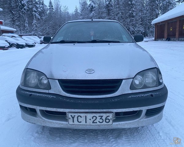 Toyota Avensis 2