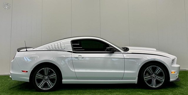 Ford Mustang 6