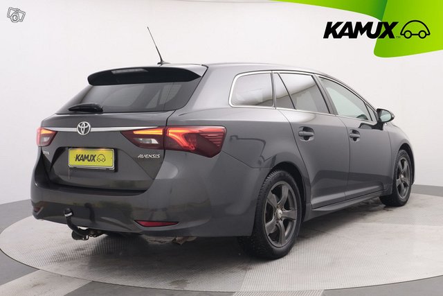 Toyota Avensis 4