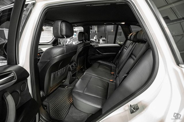 BMW X5 8