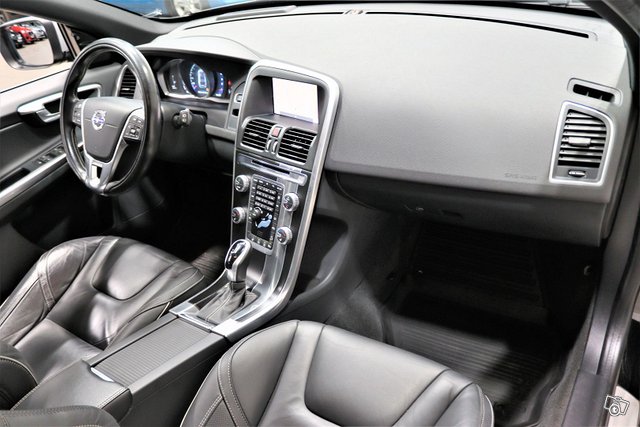 Volvo XC60 8