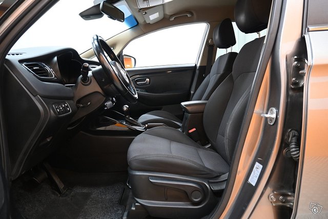 Kia Carens 12