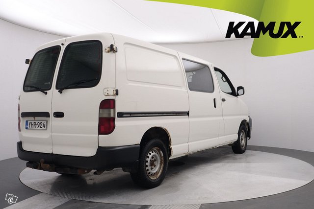 Toyota Hiace 4