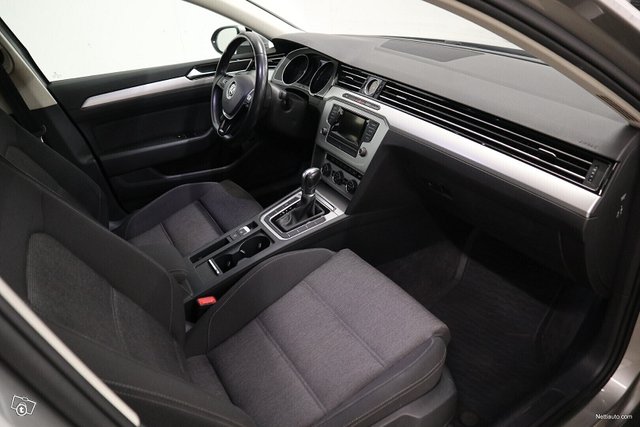 Volkswagen Passat 11