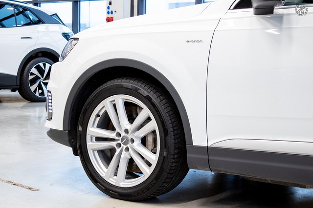 Audi Q7 8