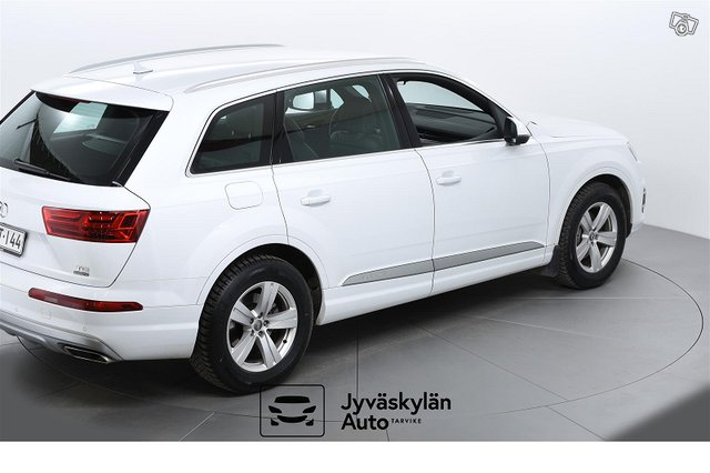 AUDI Q7 5