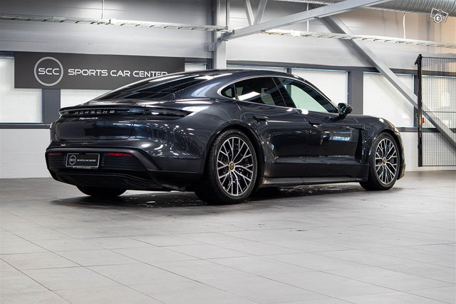 Porsche Taycan 5