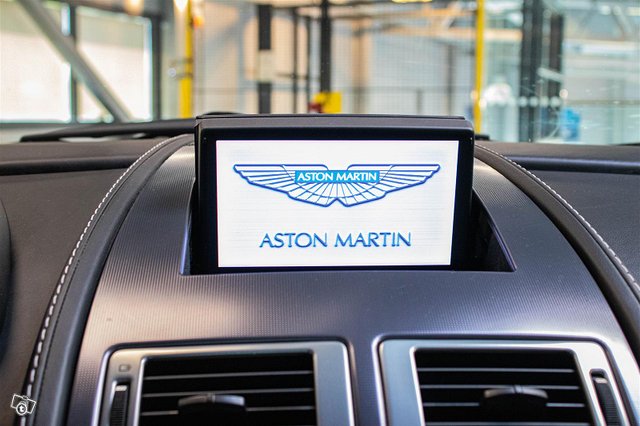 Aston Martin Vantage 15