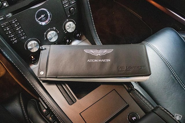 Aston Martin Vantage 18