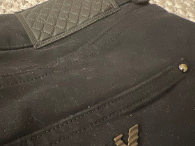 Armani Jeans housut, Vaatteet ja kengät, Hyvinkää, Tori.fi Armani Jeans housut, Vaatteet ja kengät, Hyvinkää, Tori.fi