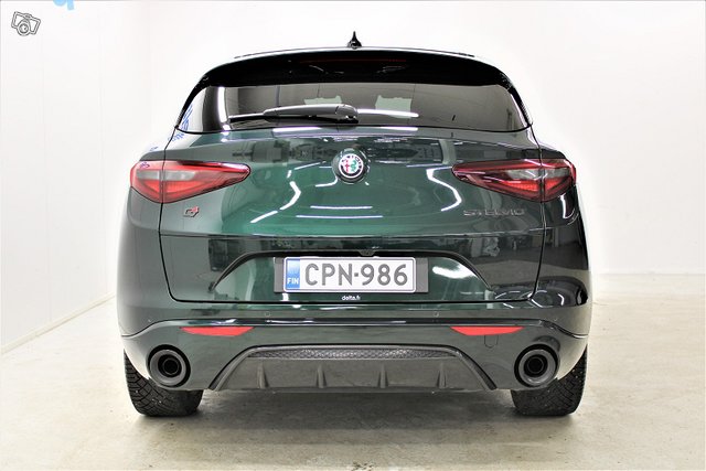 Alfa Romeo Stelvio 7