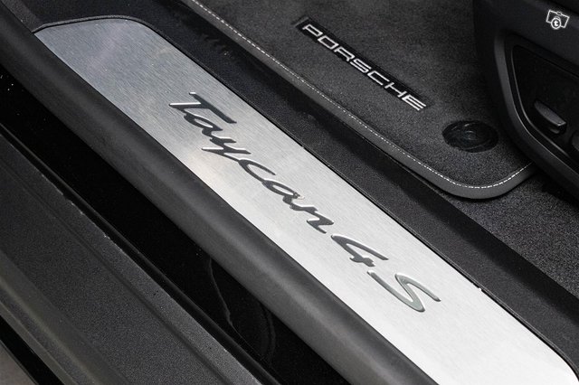Porsche Taycan 17
