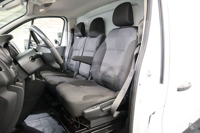 Renault Trafic 10