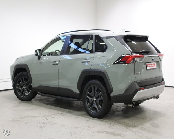 TOYOTA RAV4 8