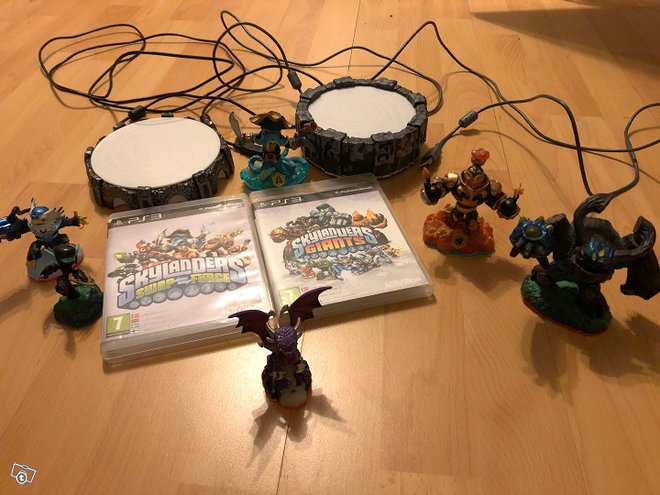 Skylanders pelit,hahmot ja alustat, ...