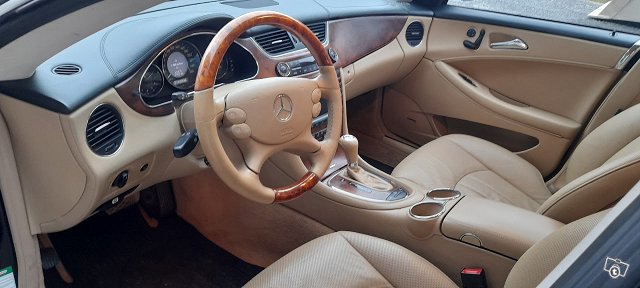 Mercedes-Benz CLS 2