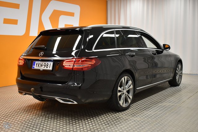 Mercedes-Benz C 8