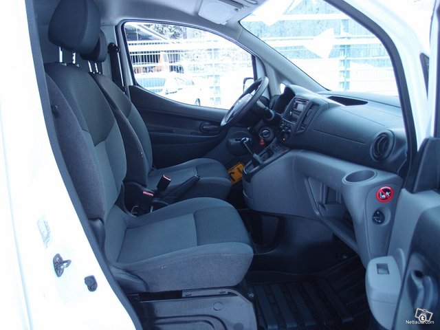 Nissan NV200 10