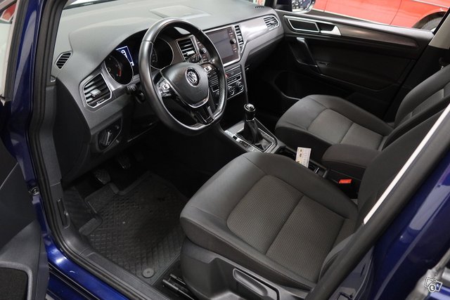 VOLKSWAGEN Golf Sportsvan 7