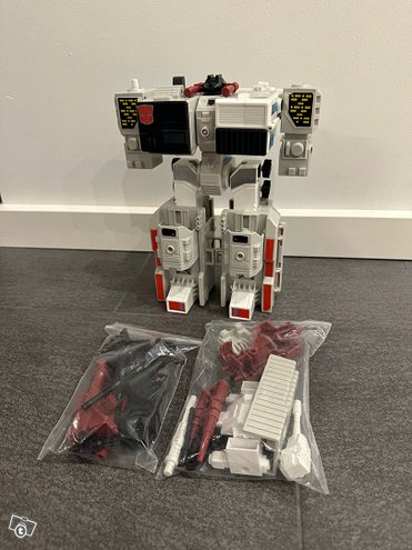 Metroplex 1985 G1 Transformers, Pelit ja m...