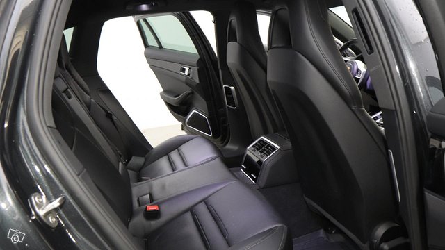 Porsche Panamera 19