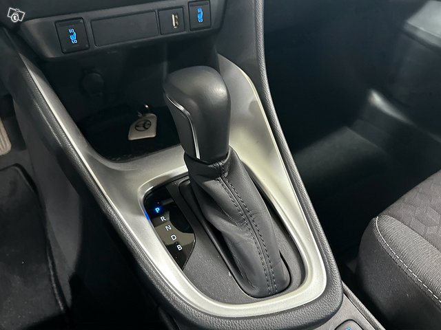 TOYOTA YARIS 11