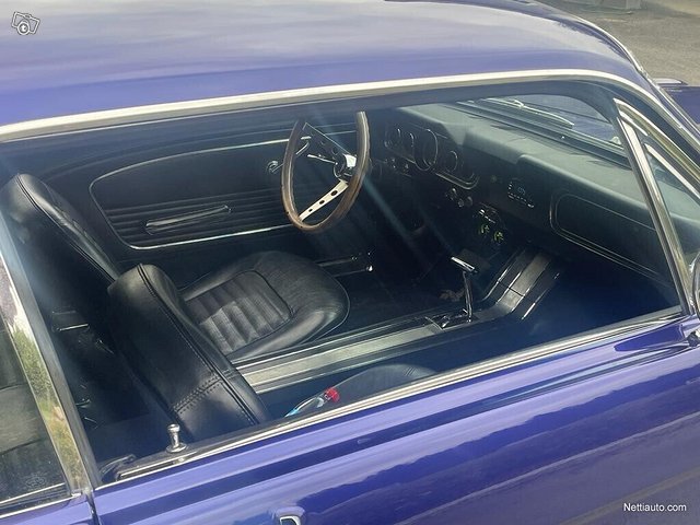 Ford Mustang 4