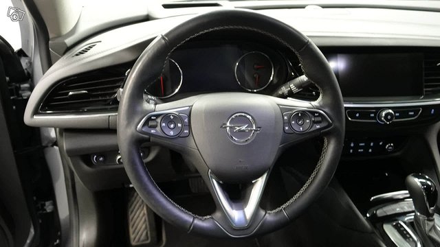 Opel INSIGNIA 11