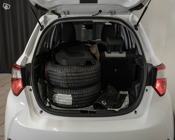 Toyota Yaris 6