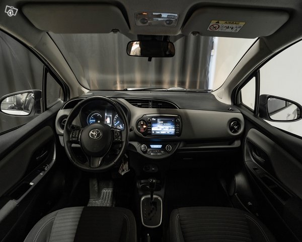Toyota Yaris 14