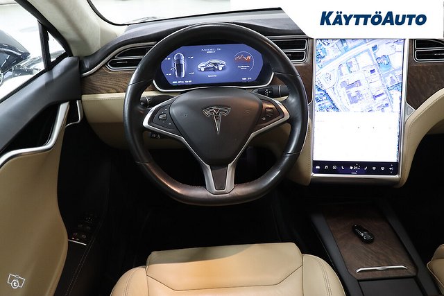TESLA Model S 12