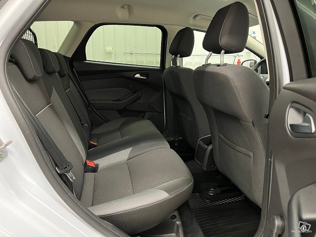Ford Focus 16