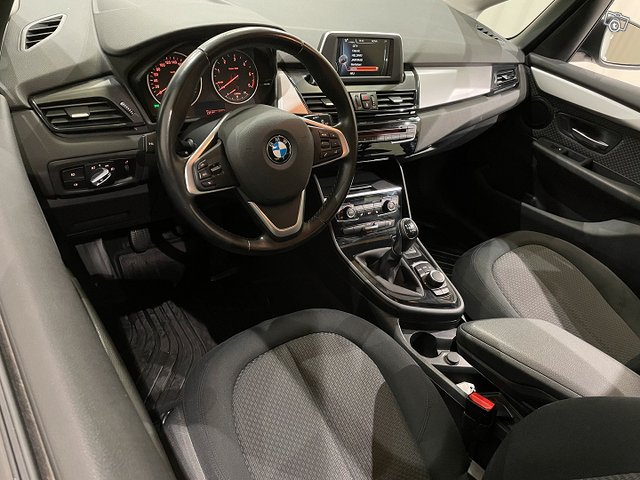 BMW 216 9